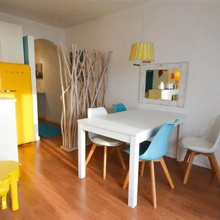 Yellow Submarine On The Seafront Apartment Silveira (Lisbon)